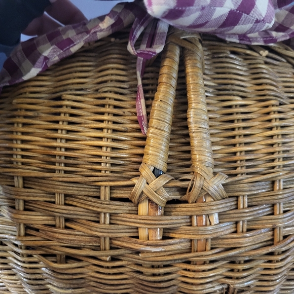 Vintage Wicker Basket with Plaid Ruffled Liner and Bow #170 - Picture 6 of 6
